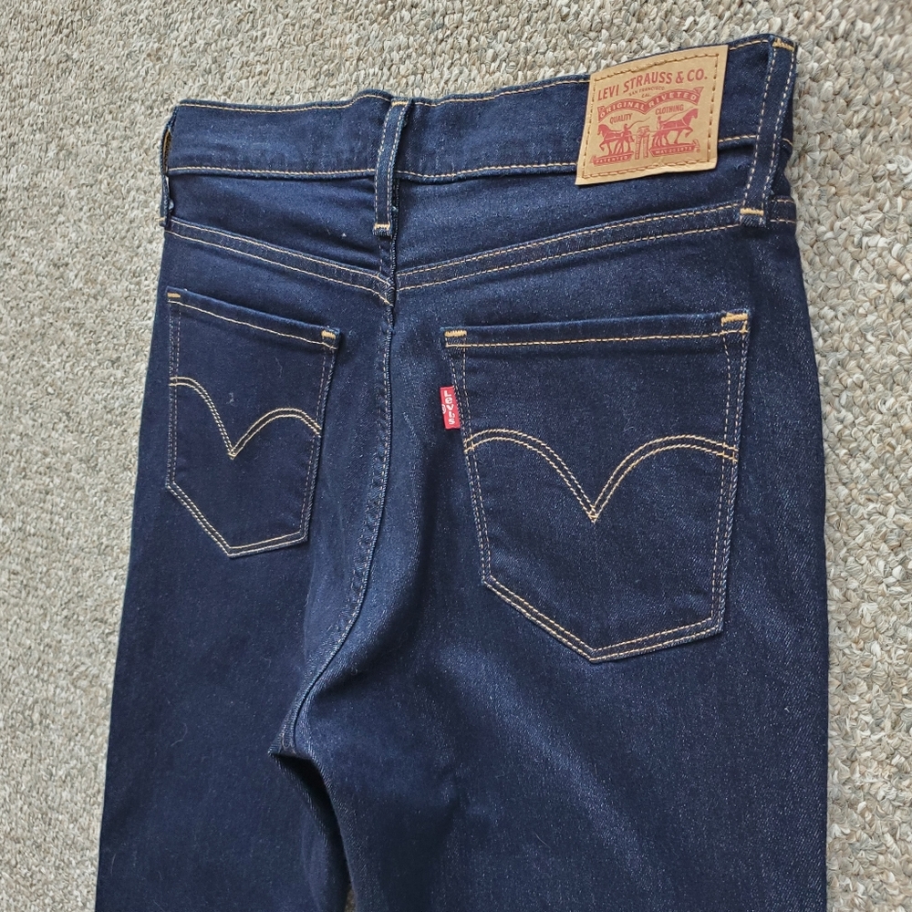 NWOT Levi's 28 Modern Contemporary Minimalist Mid Rise Shaping Slim Jeans - Picture 13 of 16